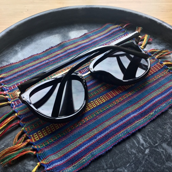 🟣 2/$10 Black and Gold Sunglasses - Picture 3 of 6